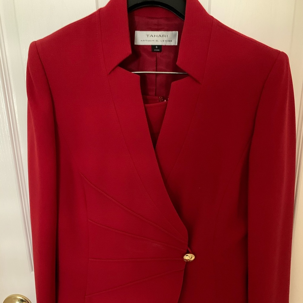 Tahari, Size 6, Red